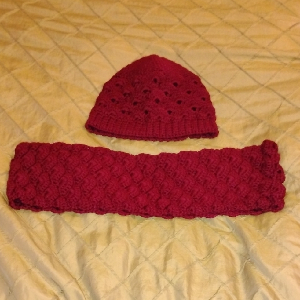 Handmade Crochet Women's Size Medium Maroon Hat And Infinity Scarf Set